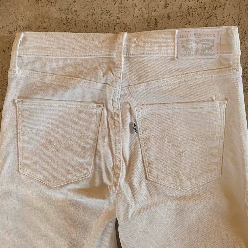 Levi's Women's Skinny Jeans in Cream - Picture 8 of 10